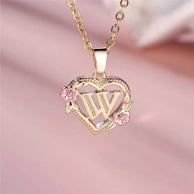 Collier avec pendentif initiale coeur et fleurs w