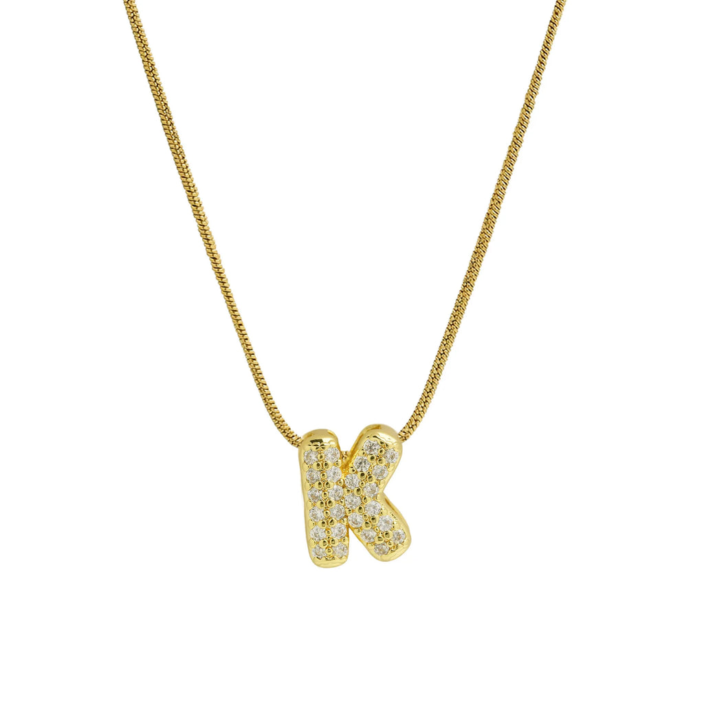 Collier avec pendentif initiale en strass k
