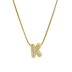 Collier avec pendentif initiale en strass k
