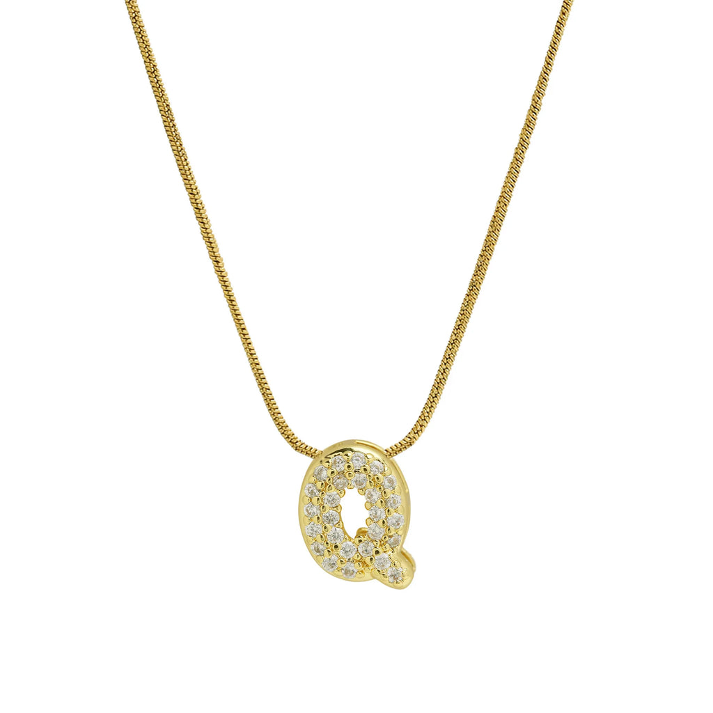 Collier avec pendentif initiale en strass q