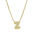 Collier avec pendentif initiale en strass z