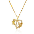 Collier avec pendentif initiale et coeur d