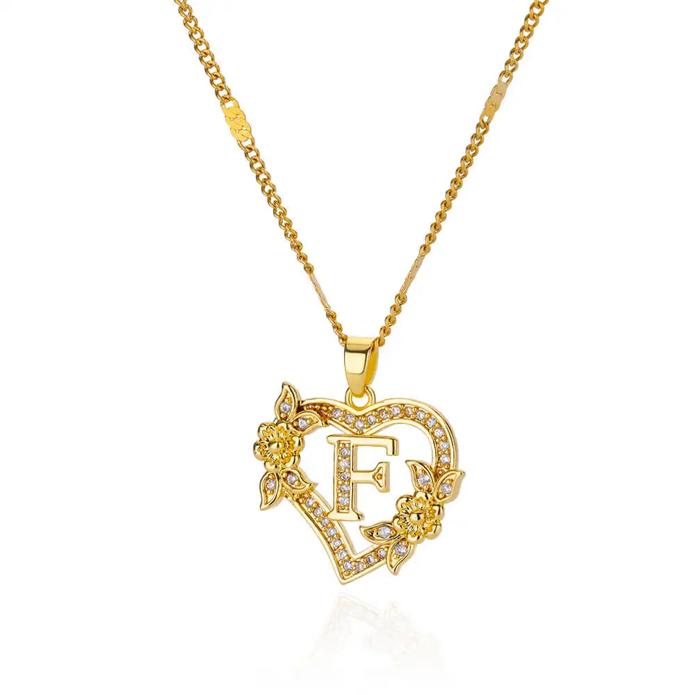 Collier avec pendentif initiale et coeur f