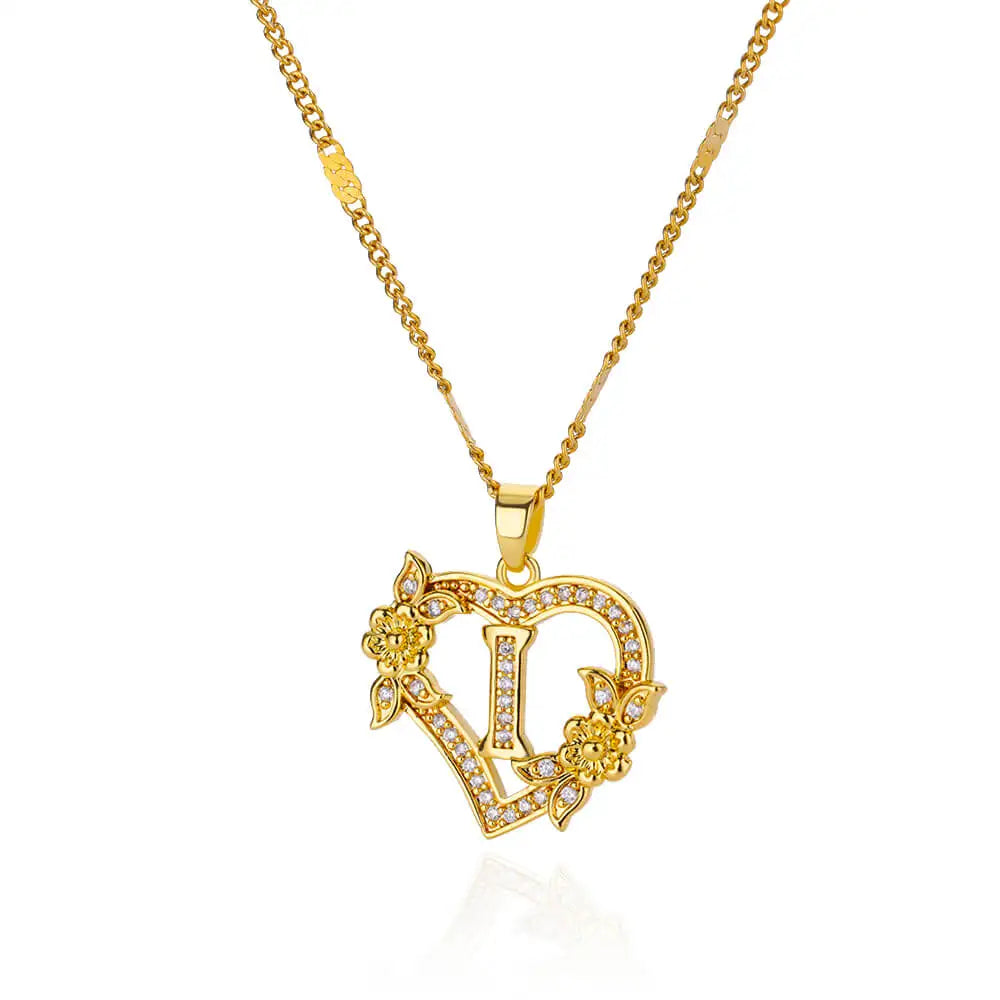 Collier avec pendentif initiale et coeur i