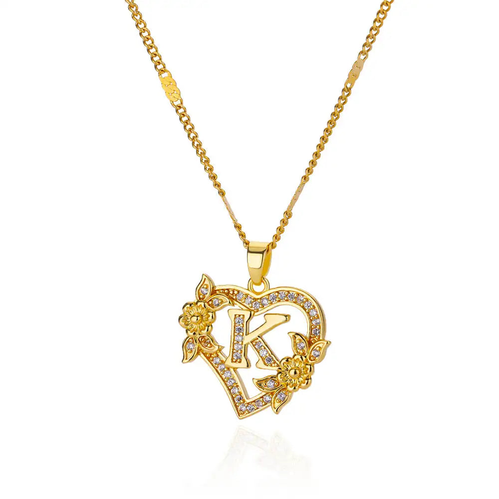 Collier avec pendentif initiale et coeur k