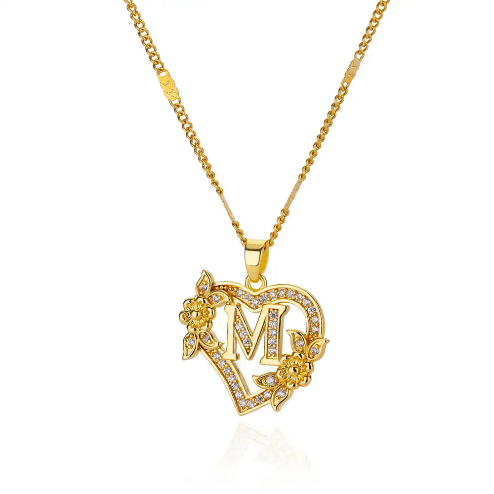 Collier avec pendentif initiale et coeur m