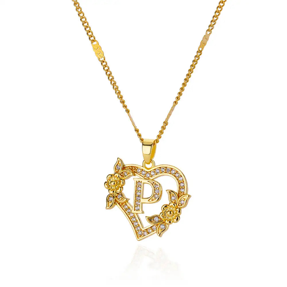 Collier avec pendentif initiale et coeur p