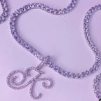 Collier ras de cou avec pendentif initiale et strass k
