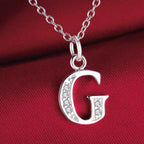 Collier long avec pendentif initiale  g