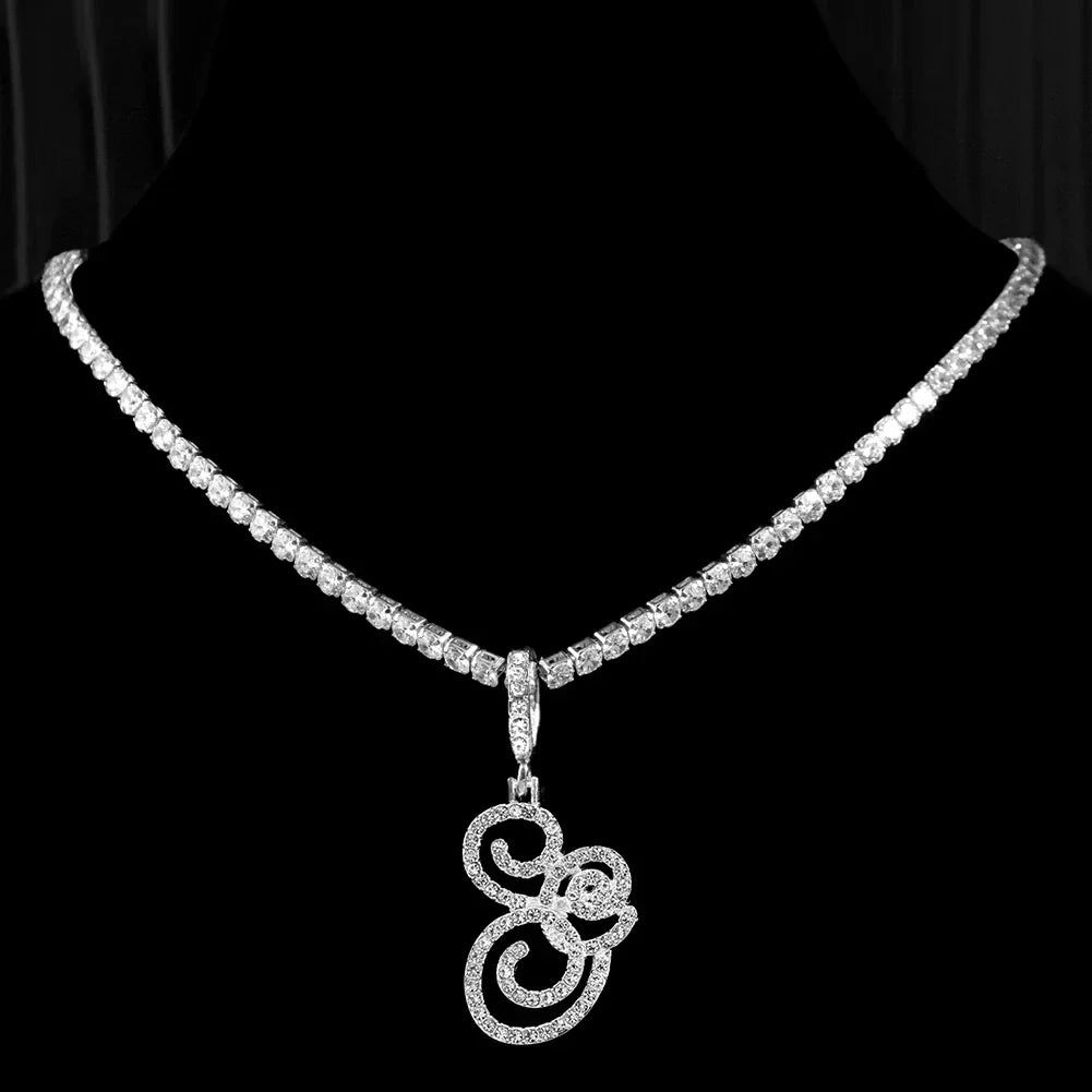Collier ras de cou avec pendentif initiale et strass g