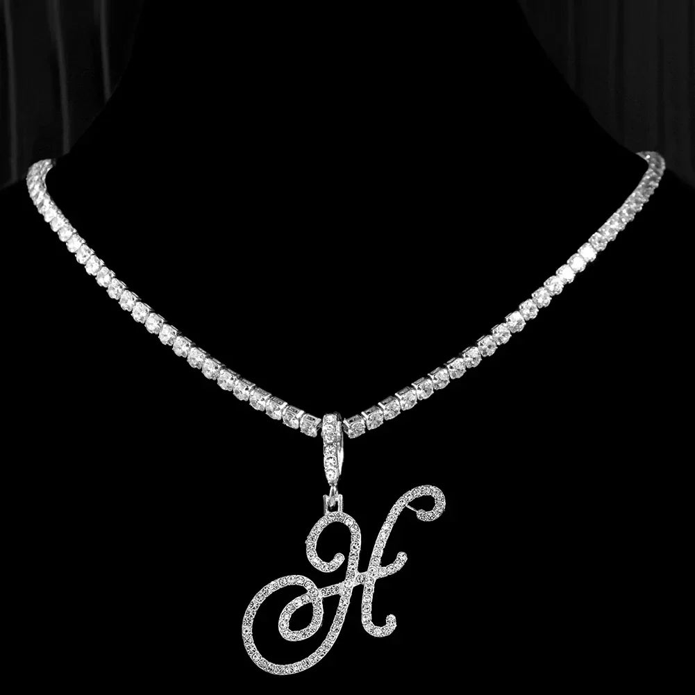 Collier ras de cou avec pendentif initiale et strass h