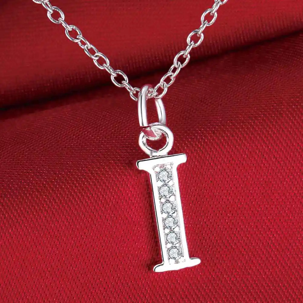 Collier long avec pendentif initiale  i