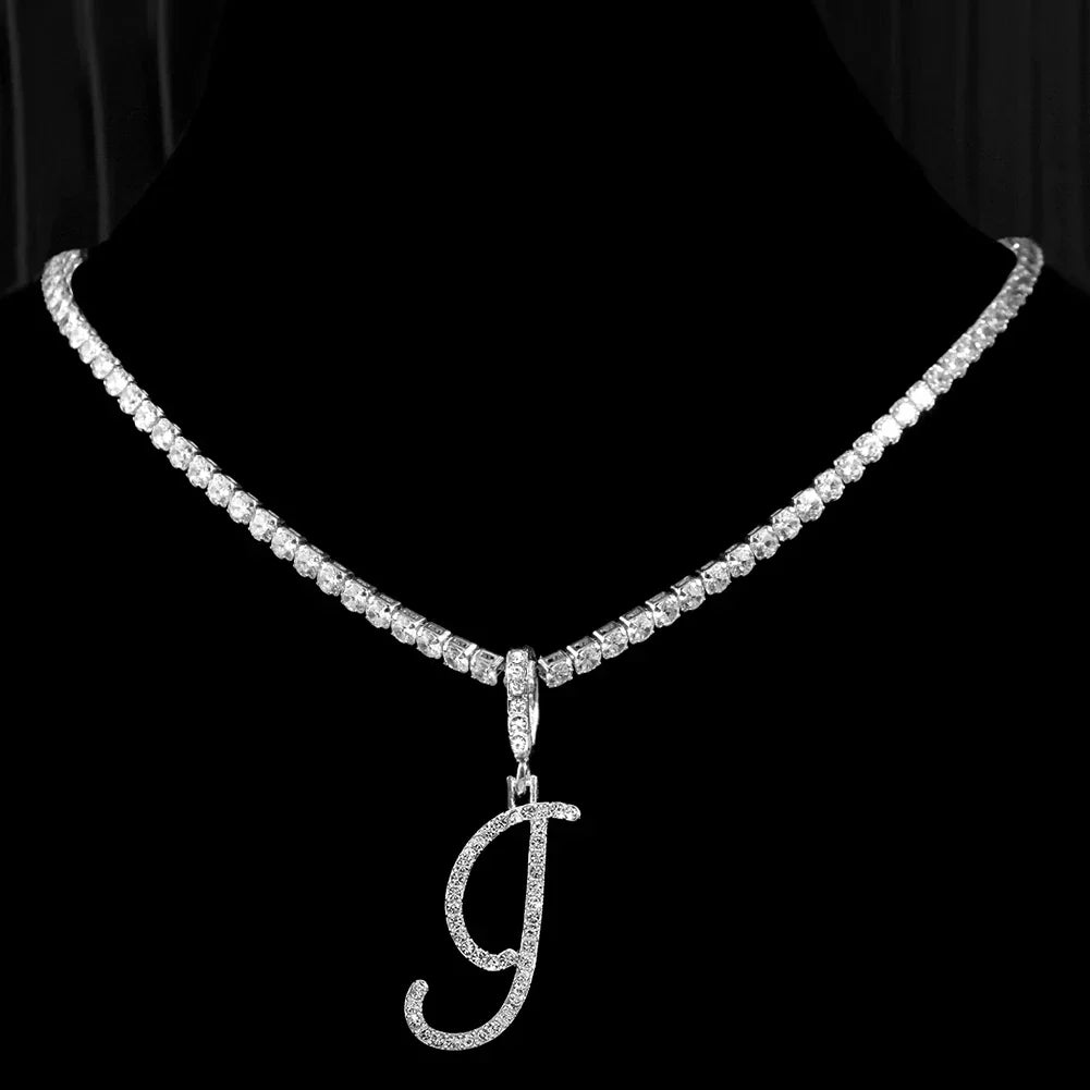Collier ras de cou avec pendentif initiale et strass i