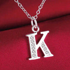 Collier long avec pendentif initiale  k