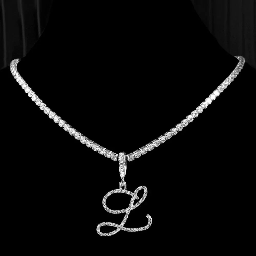 Collier ras de cou avec pendentif initiale et strass l