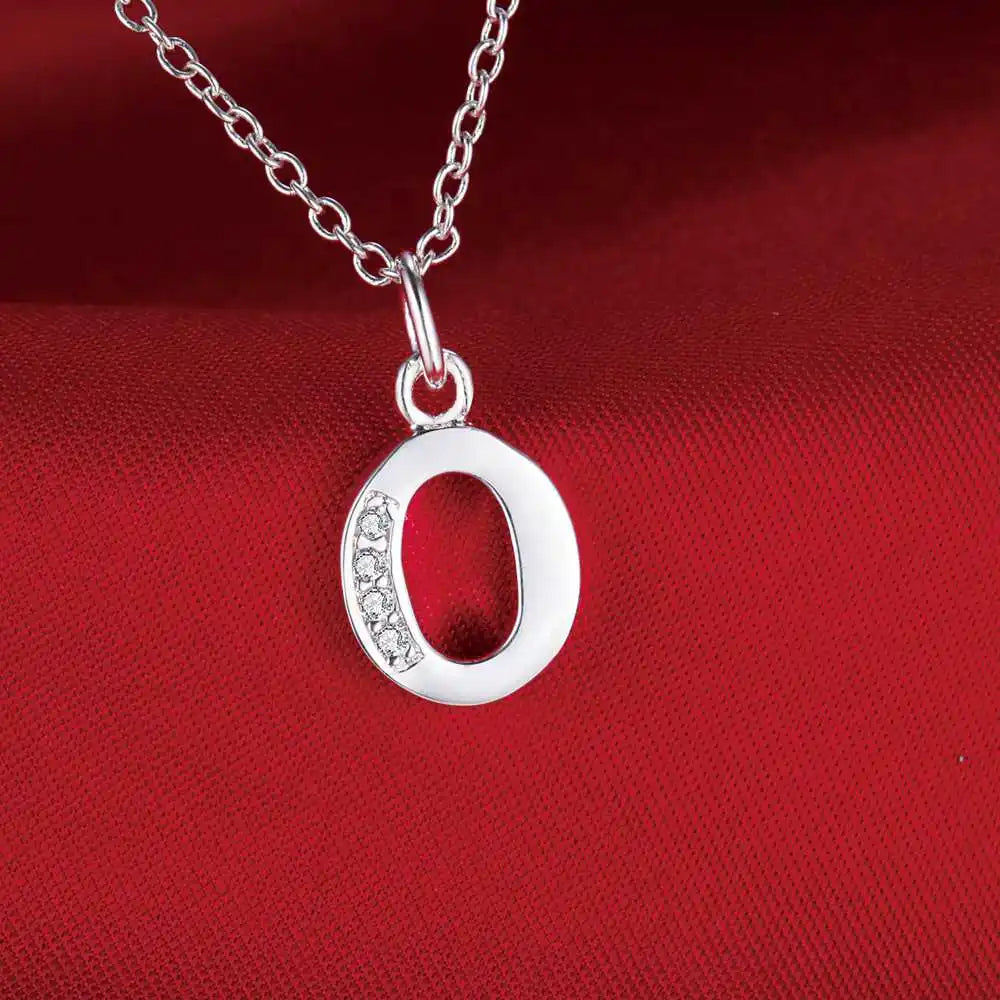 Collier long avec pendentif initiale  o