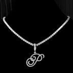 Collier ras de cou avec pendentif initiale et strass p