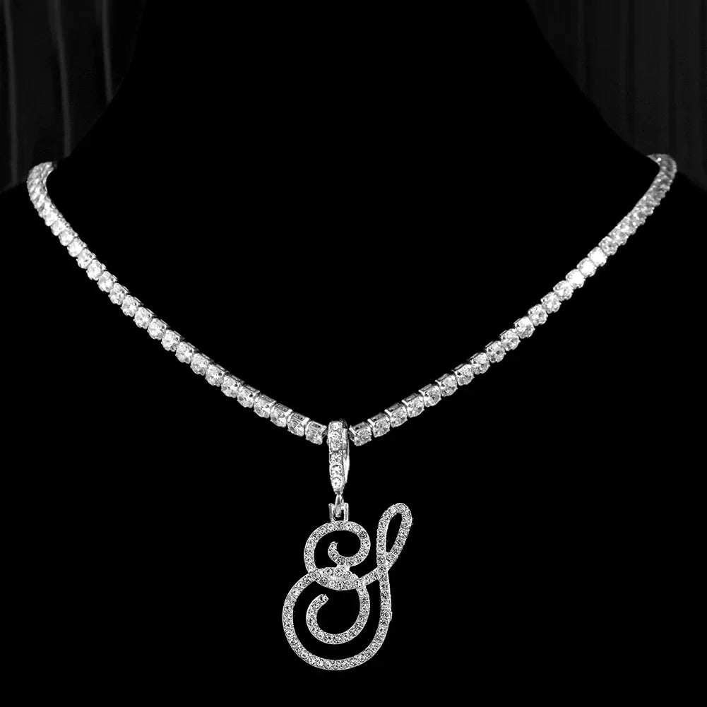 Collier ras de cou avec pendentif initiale et strass y