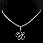 Collier ras de cou avec pendentif initiale et strass u