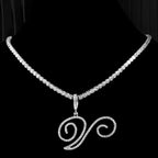 Collier ras de cou avec pendentif initiale et strass v