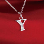 Collier long avec pendentif initiale  y