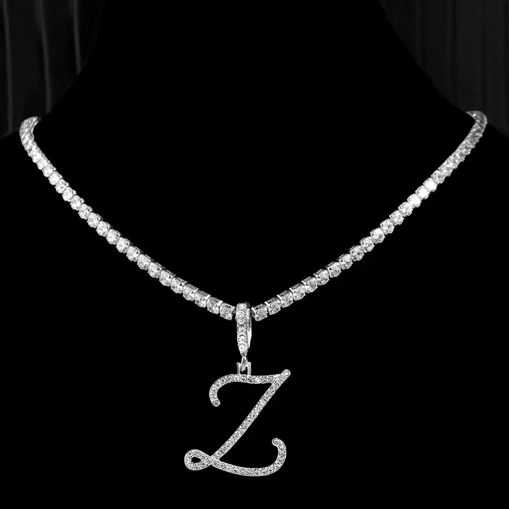 Collier ras de cou avec pendentif initiale et strass z