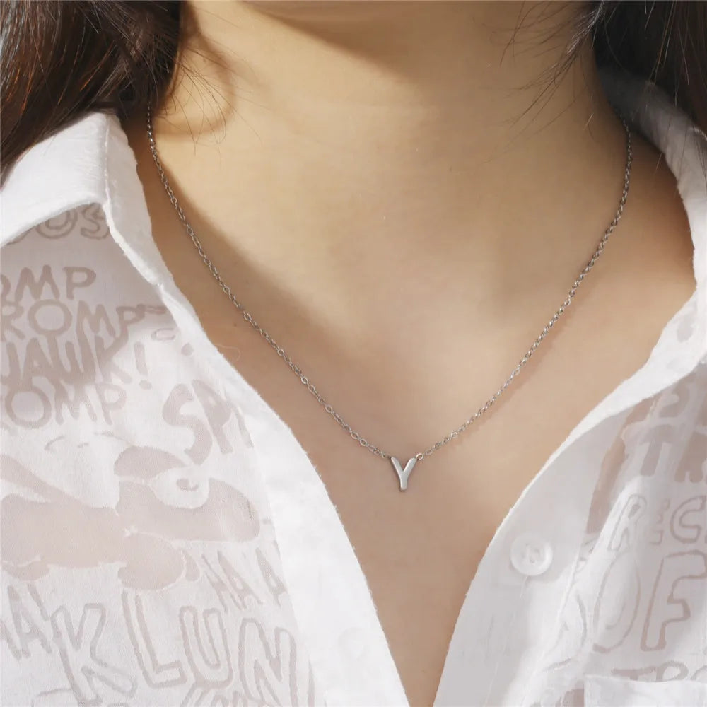 Collier avec pendentif initiale y