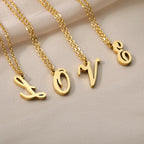 Collier avec pendentif initiale pour femme