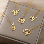 Collier avec pendentif initiale pour femme