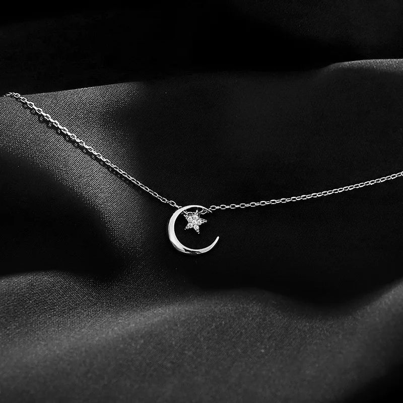 Collier avec Pendentif Lune et Etoile en Crystal