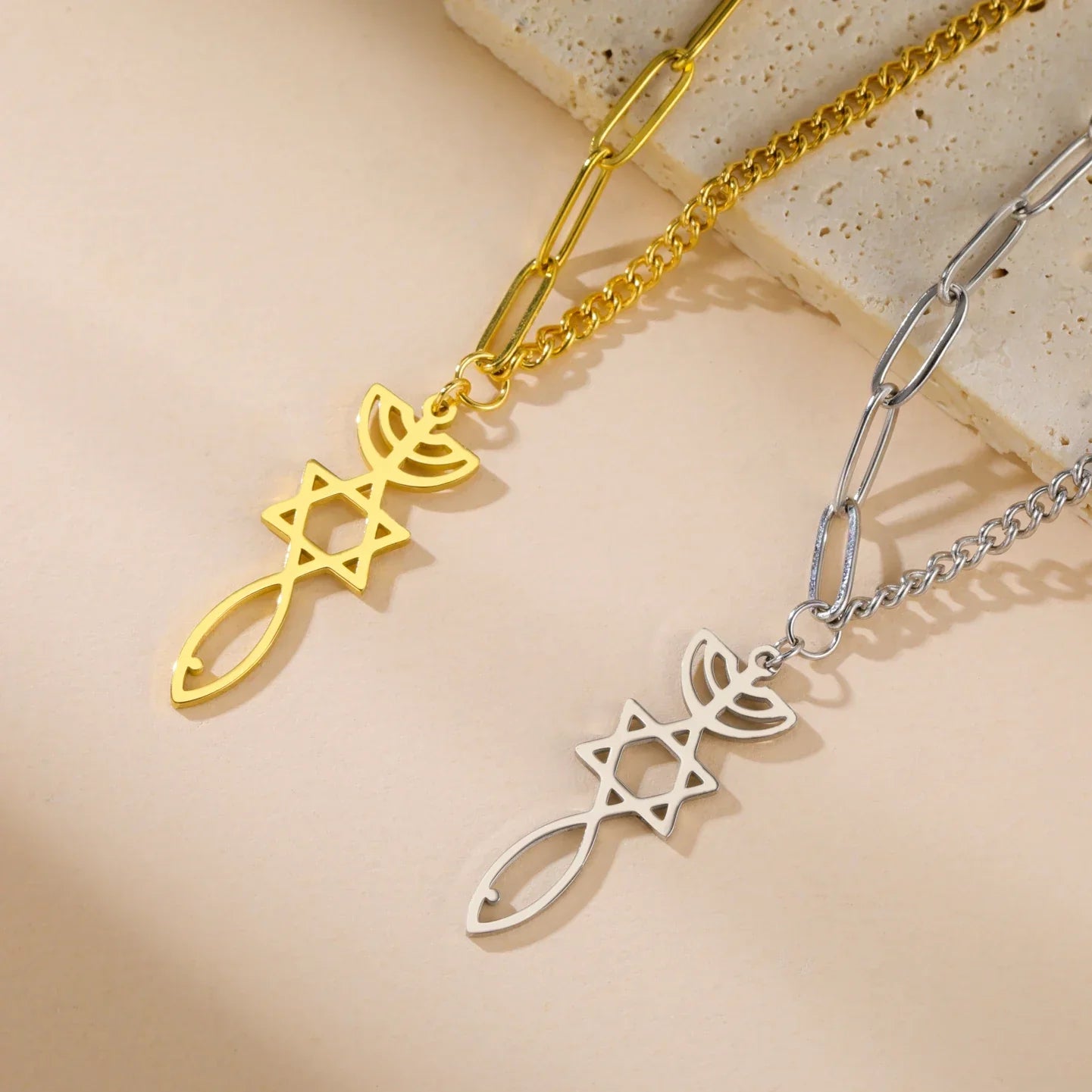 Collier avec pendentif Messianique Menorah et de l'étoile de David or