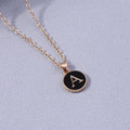 Collier avec pendentif coloré initiale a