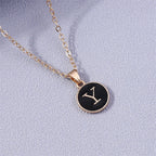 Collier avec pendentif coloré initiale y