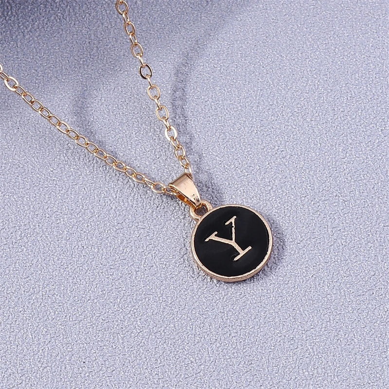 Collier avec pendentif coloré initiale y