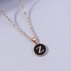 Collier avec pendentif coloré initiale z