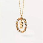 Collier avec pendentif ovale initiale b