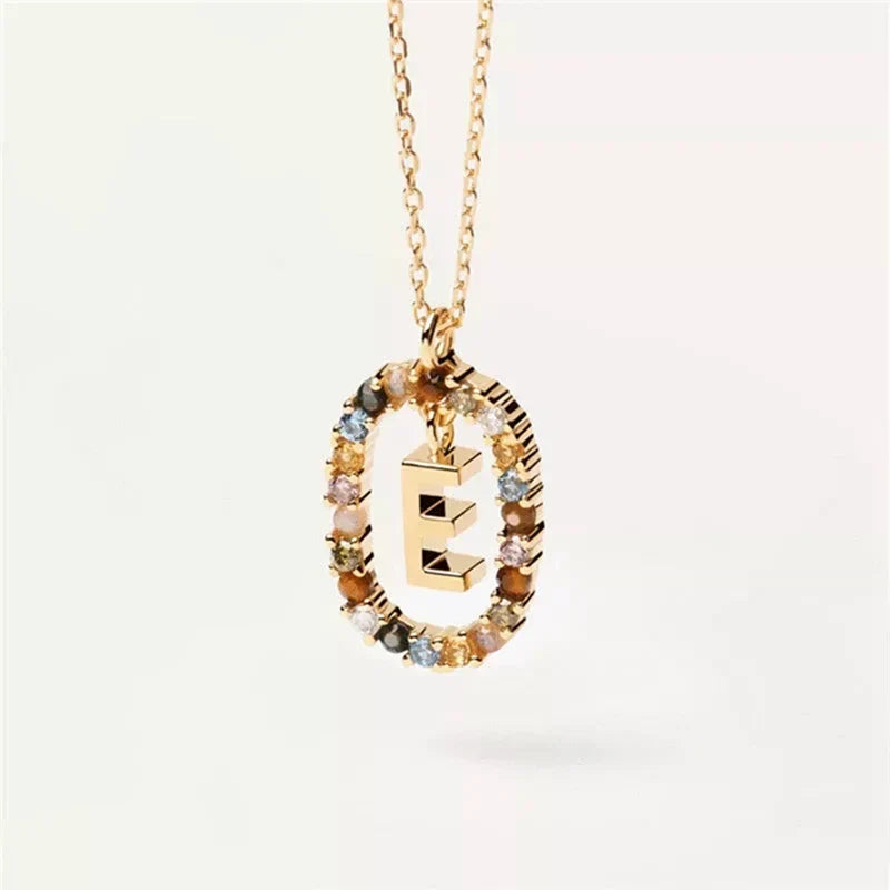 Collier avec pendentif ovale initiale e