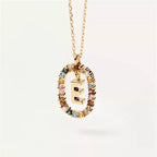 Collier avec pendentif ovale initiale e