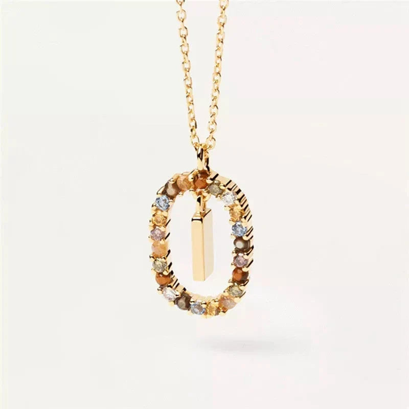 Collier avec pendentif ovale initiale i