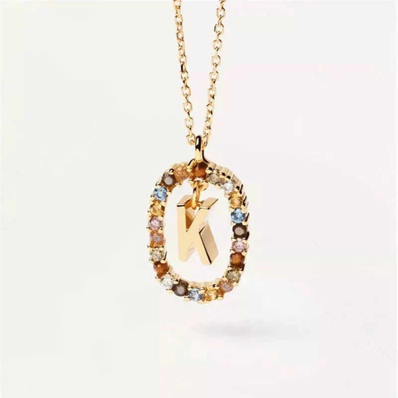Collier avec pendentif ovale initiale k