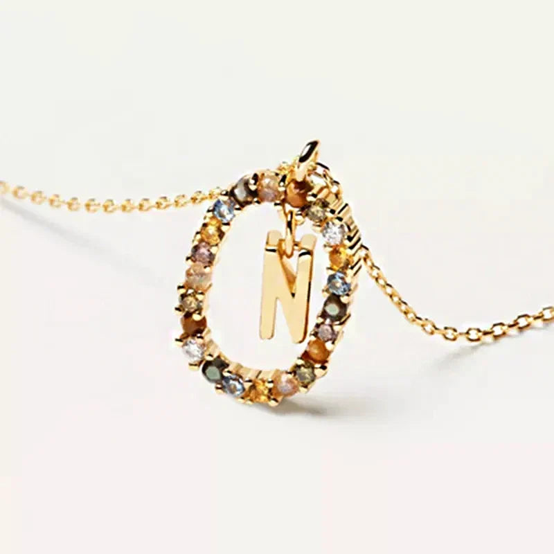 Collier avec pendentif ovale initiale n