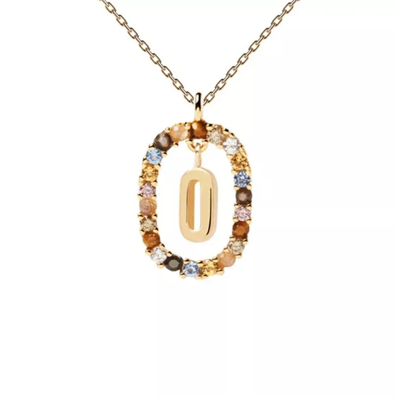 Collier avec pendentif ovale initiale o