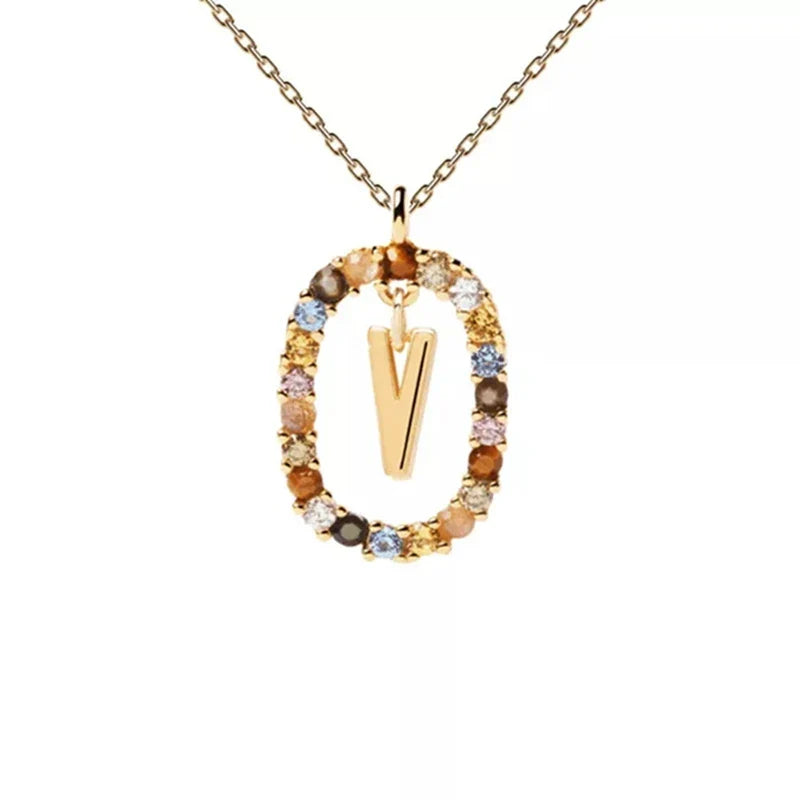 Collier avec pendentif ovale initiale v