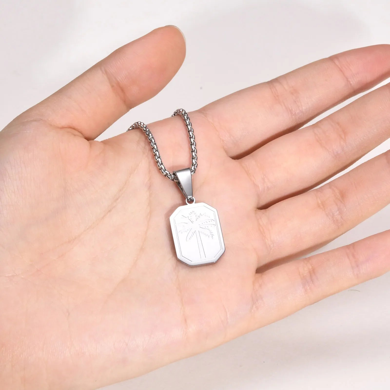 Collier avec pendentif palmier géométrique argent