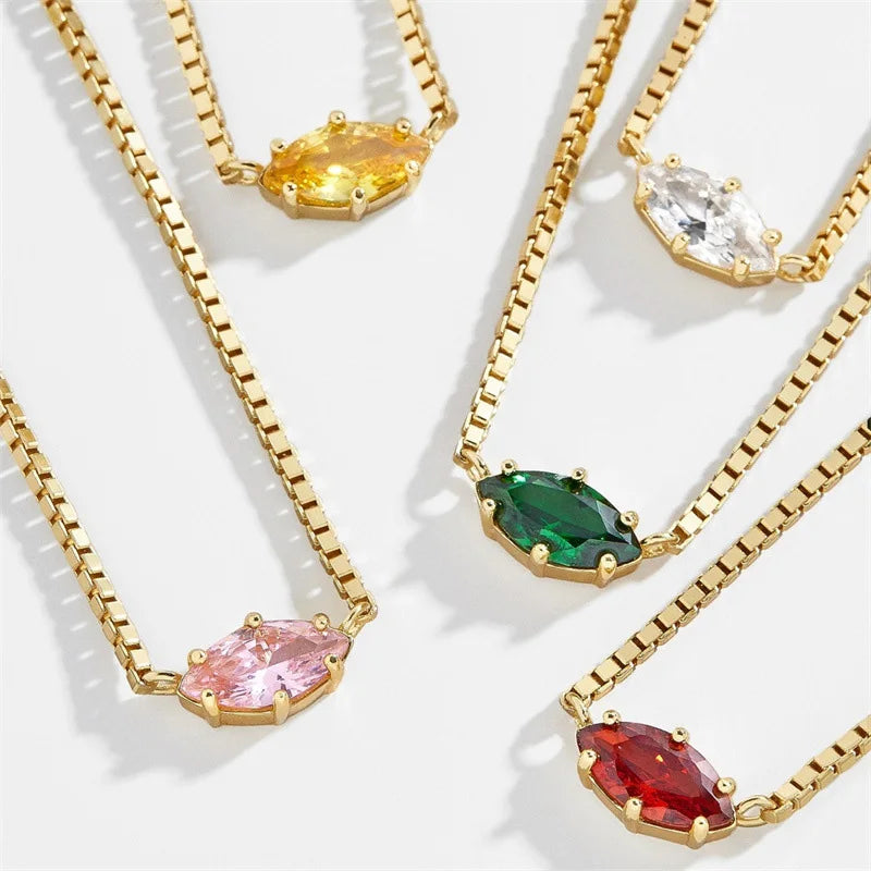 Collier avec pendentif pierre de naissance en forme d'oeil
