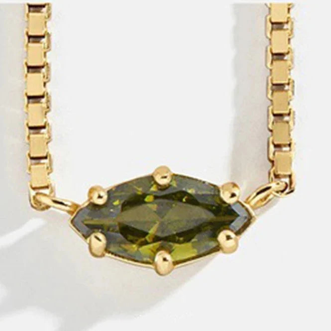 Collier avec pendentif pierre de naissance en forme d'oeil août