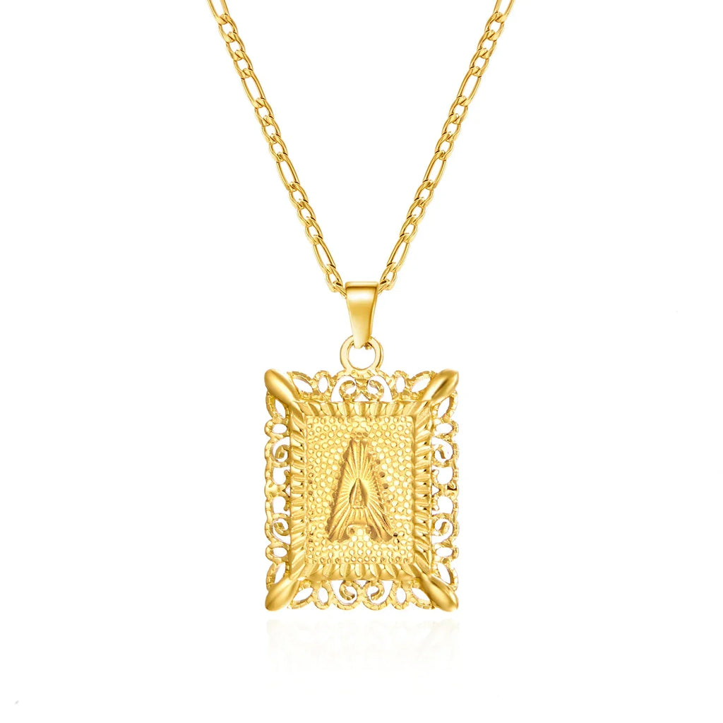 Collier avec pendentif rectangulaire initiale a