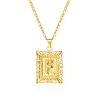 Collier avec pendentif rectangulaire initiale f