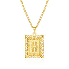 Collier avec pendentif rectangulaire initiale h