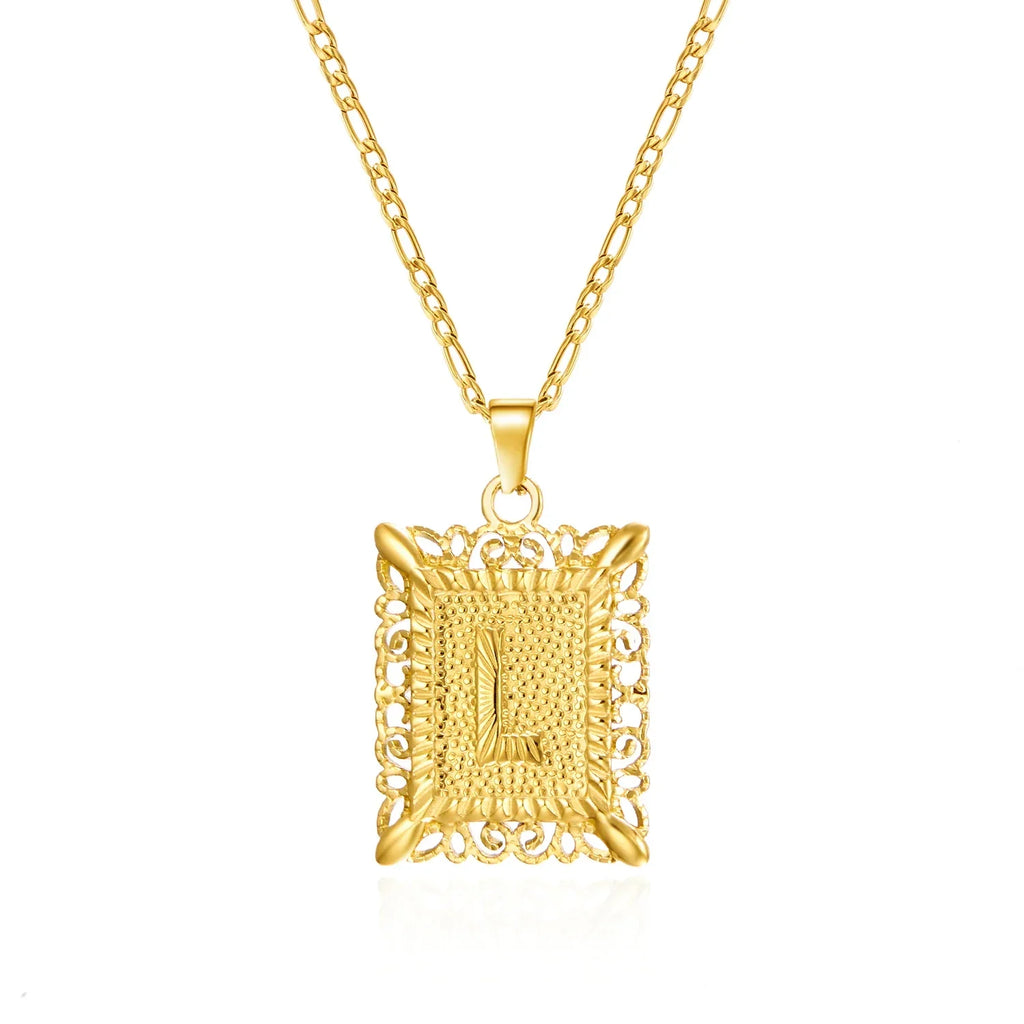 Collier avec pendentif rectangulaire initiale l